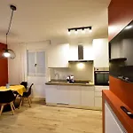 아파트 - Modern House 바리